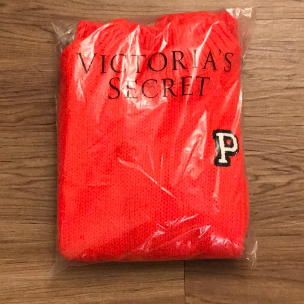 ✨NWT✨ VS Pink Boyfriend Sweater
